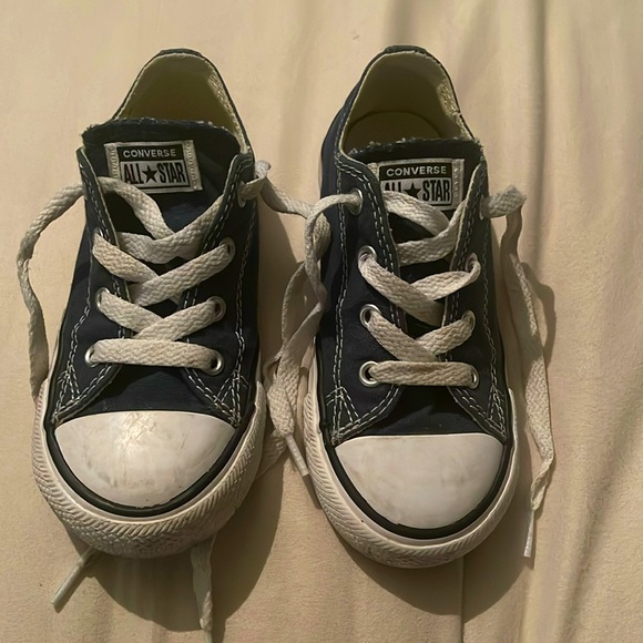 Size 9 little kids only been worn once converse all stars - Picture 1 of 9
